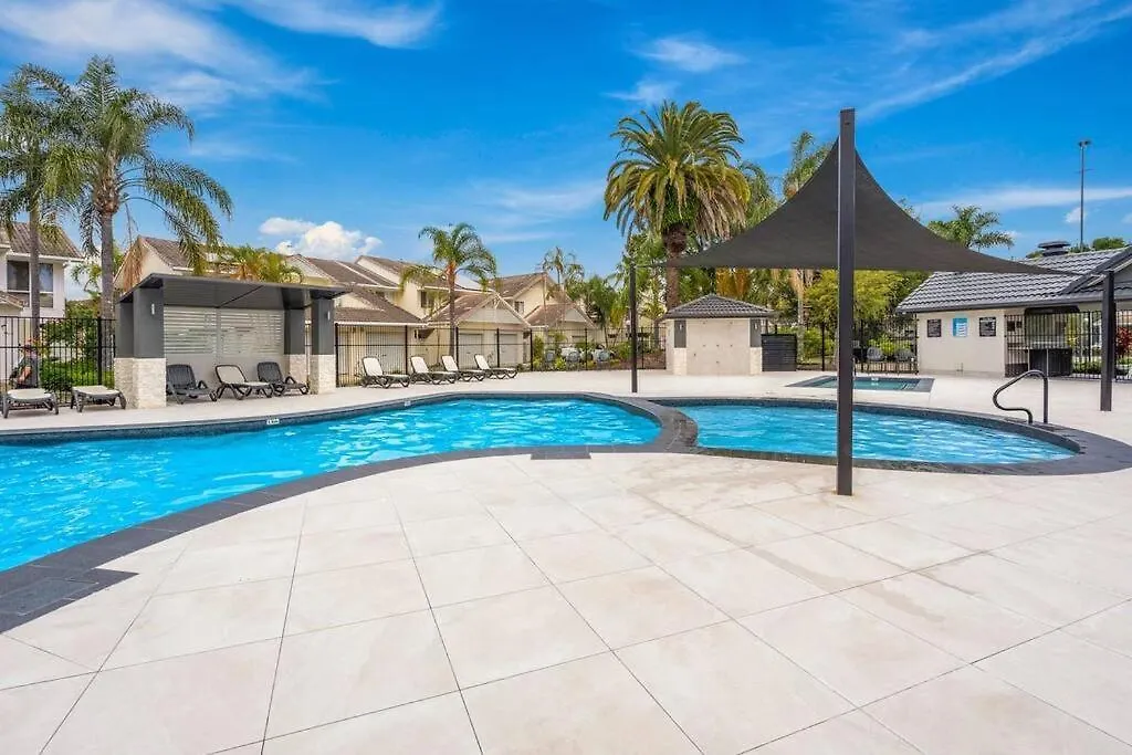 Tranquil Oasis On Pine Lake Gold Coast Avustralya